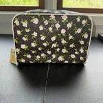 Michael Kors Jet Set Charm Large Zip Travel Cosmetic Case Makeup Bag Floral Nwt. Fixed Price $75.00.
