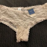 New Simply Vera Pink Hipster Size 6 Underwear J10. Fixed Price $10.95.